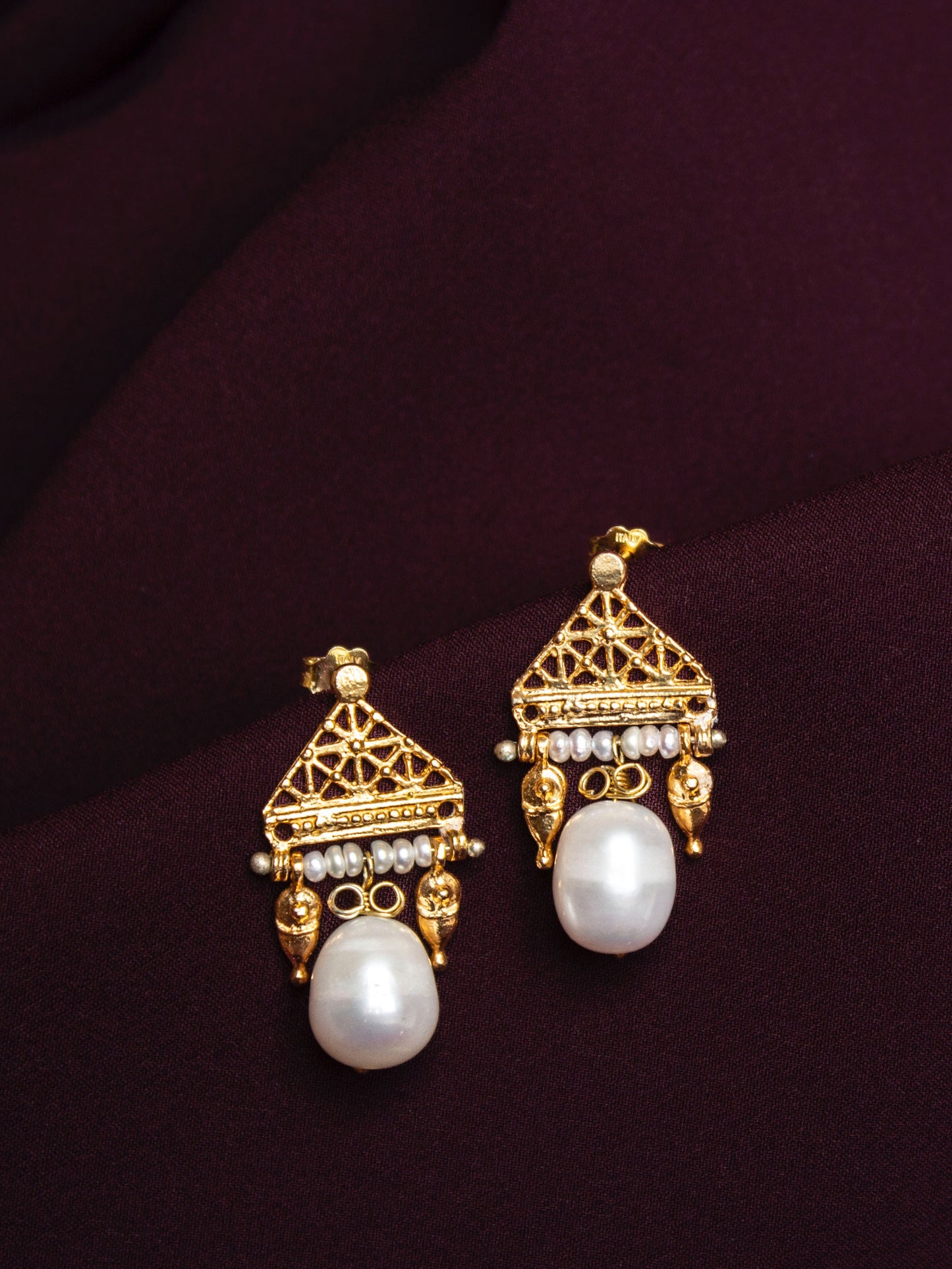 Pearl drop earrings