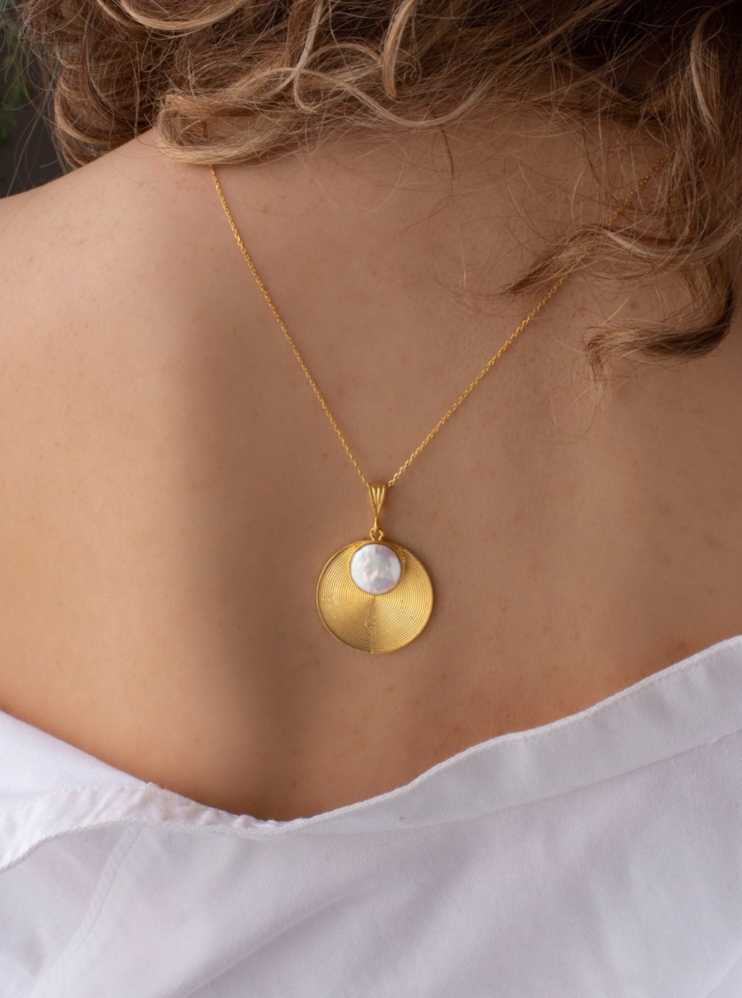 Sweat water pearl necklace pendant gold plated with spirals 