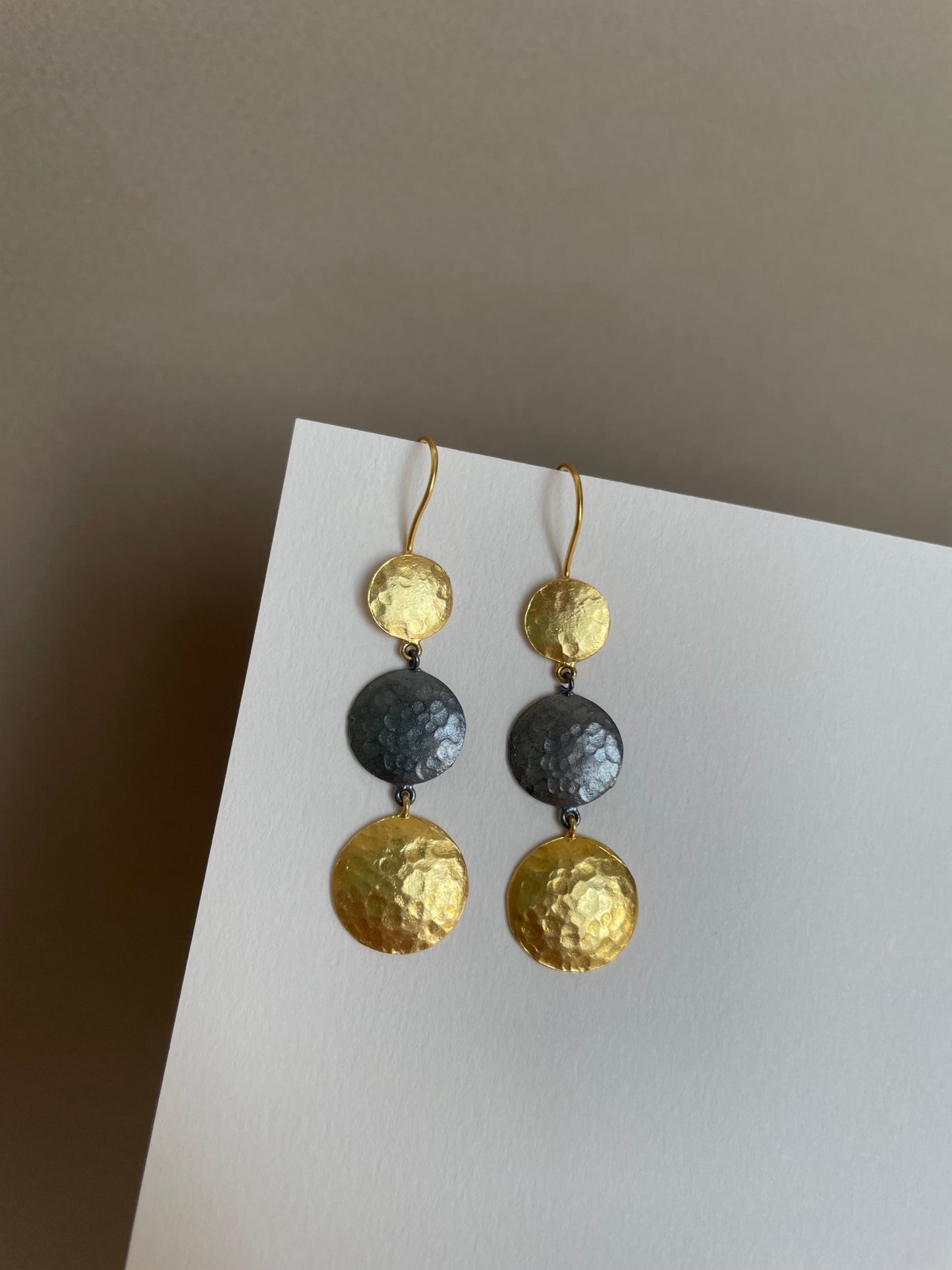Earring with gold and oxidised silver rounds