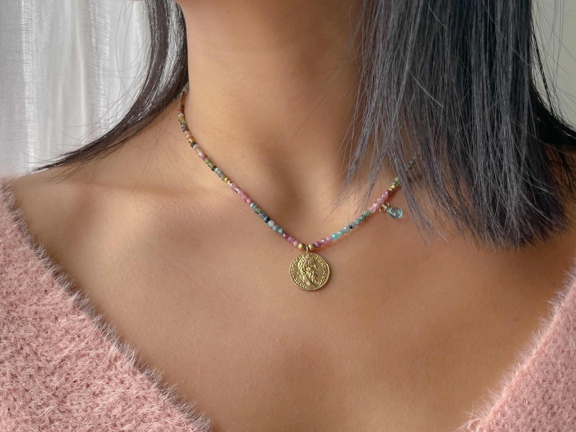 A closer look to the colourful tourmaline stones and the brilliant acquamarine.